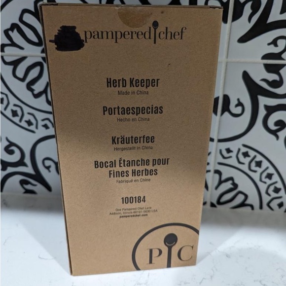 The Pampered Chef Kitchen Pampered Chef Herb Keeper With Lid 0184
